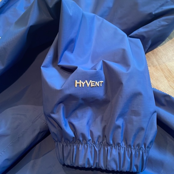 The North Face Rain Jacket 🔥🔥🥶 - Picture 7 of 7